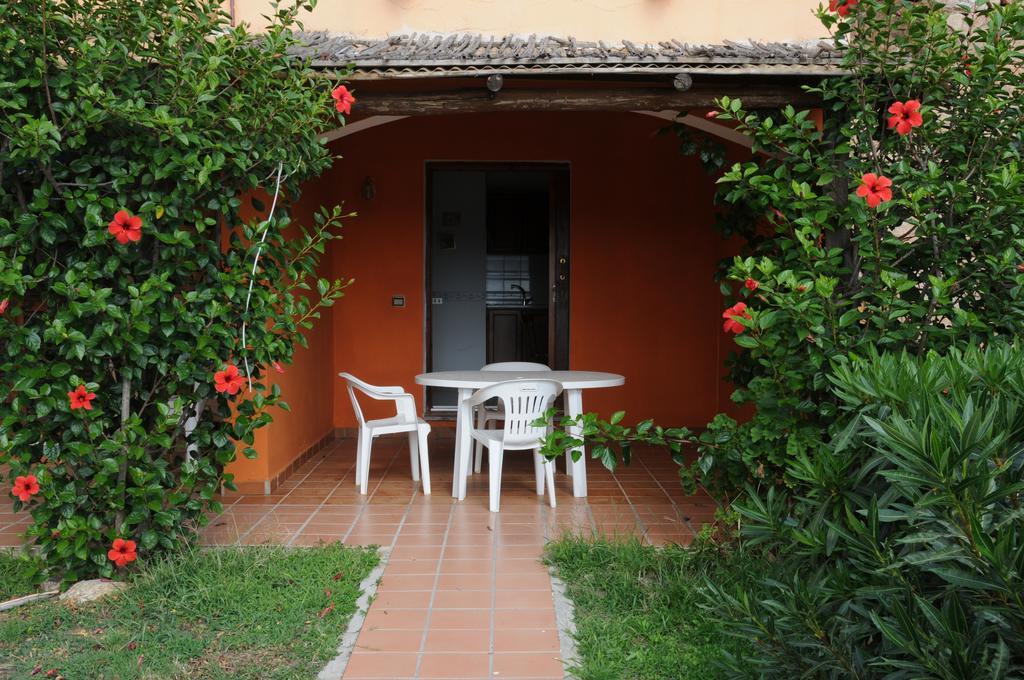 Appartamenti Spiaggia Bianca Golfo Aranci Extérieur photo